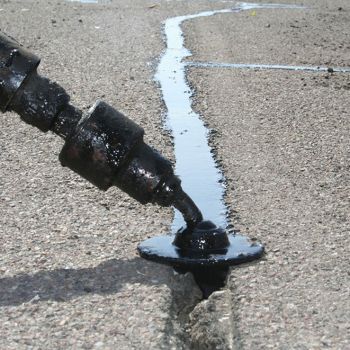 croppedimage350350-deery-sealants-close-up-application